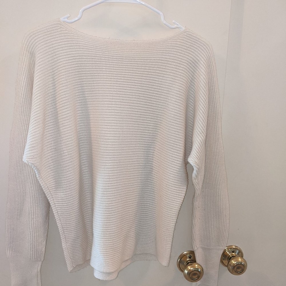 White acrylic sweater/nylon/wool